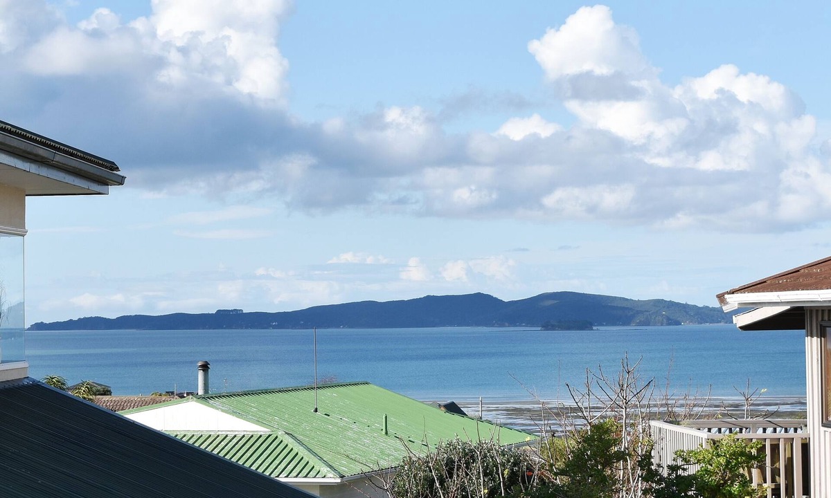 Snells Beach House | Glorious Sunrises - Bach Views