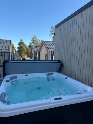 Vantaa House | Glorious two-floor house, hot tub, 4 bedrooms, sauna, park