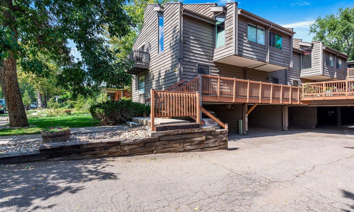 Central Boulder House | Go everywhere! Lovely Mapleton Hill townhome!