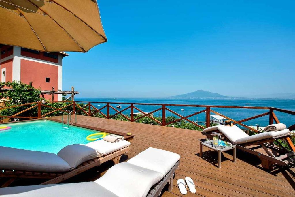 Vico Equense Apartment | GOCCE VILLAS - Casa Rosada Waterfront Villa With Private Pool