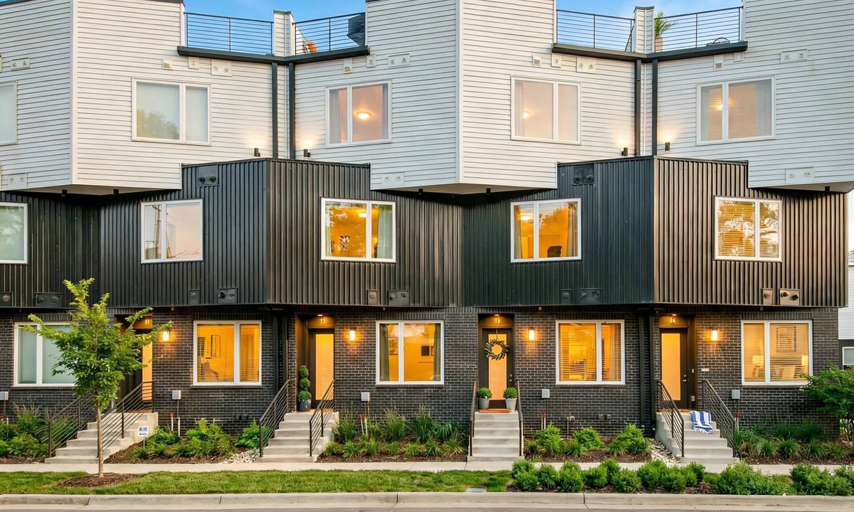 Nashville House | Going Fast Dollys Dream 12 Beds