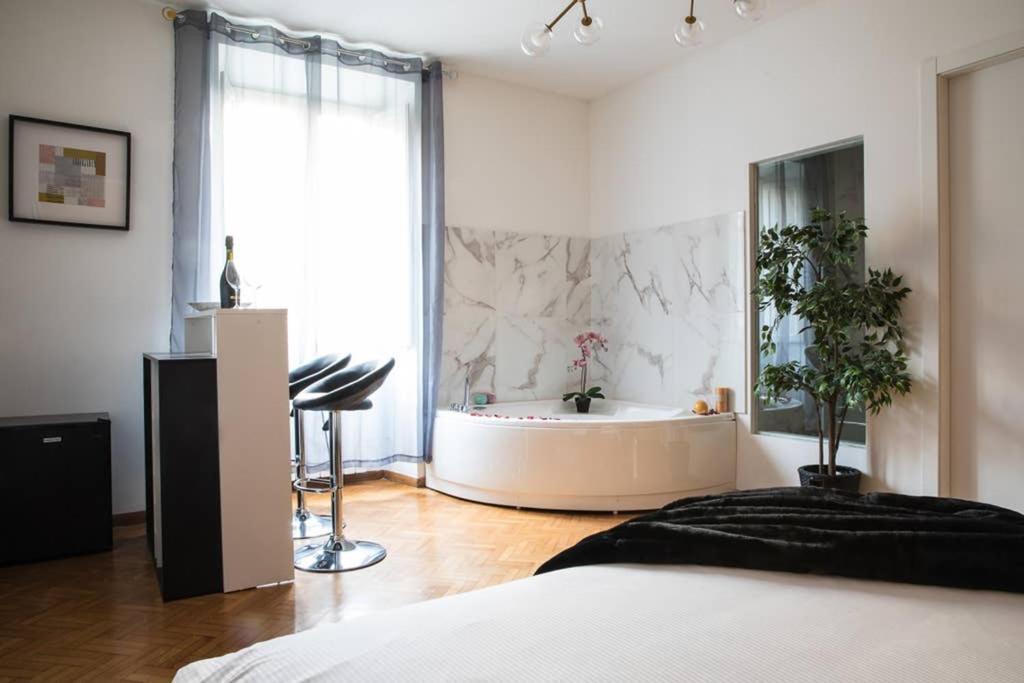 Trastevere Apartment | Gold Fabulous Jacuzzi Suite Trastevere