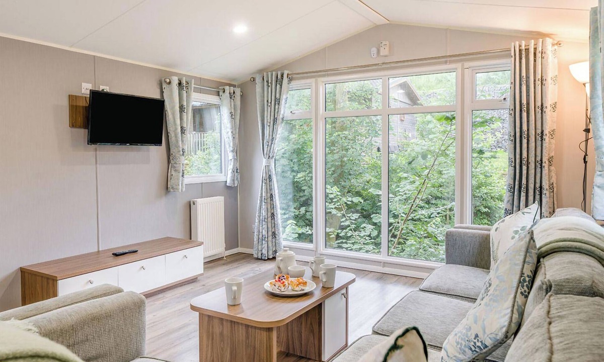 Helston House | Gold Premium Caravan with parking & decking