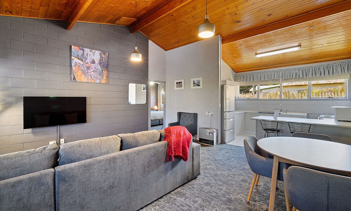 Queenstown Hotel | Gold Rush Inn
