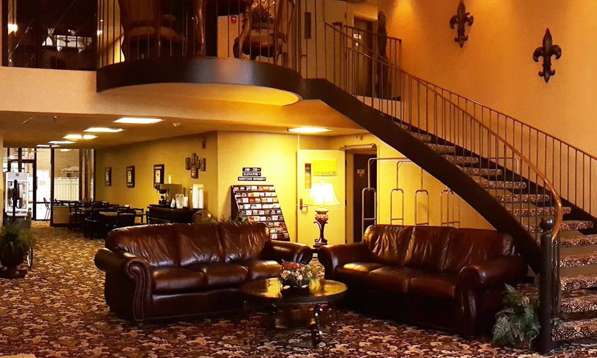Radcliff Hotel | Gold Vault Inn