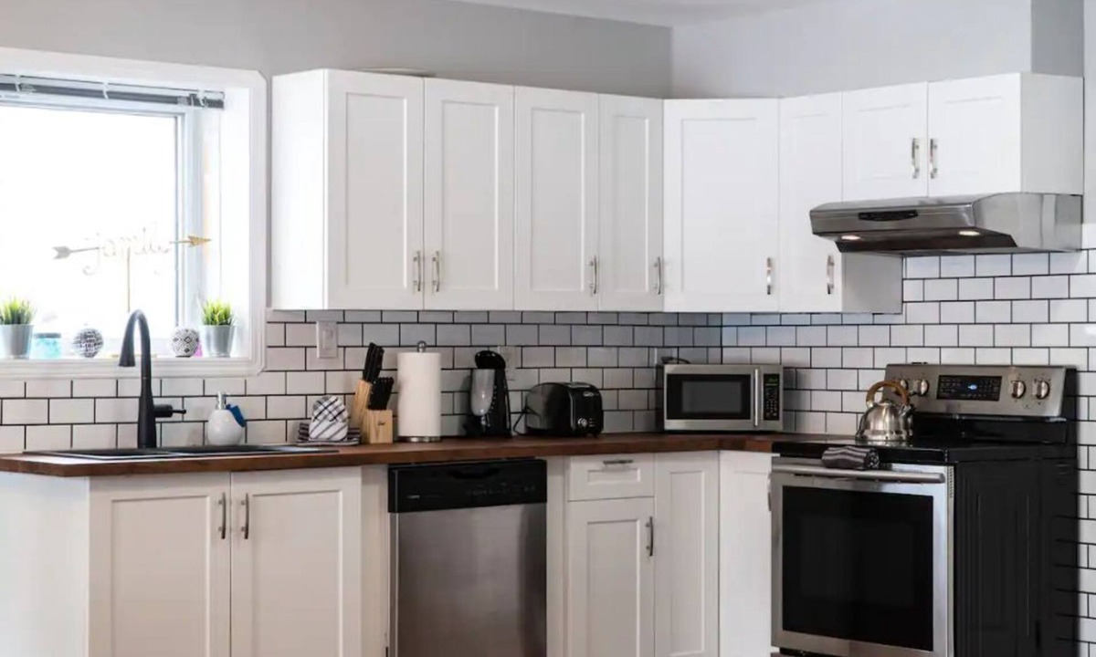 Golden House | Golden Accommodations - 4 Bed 2 bunkbeds , 2 bathrooms.
