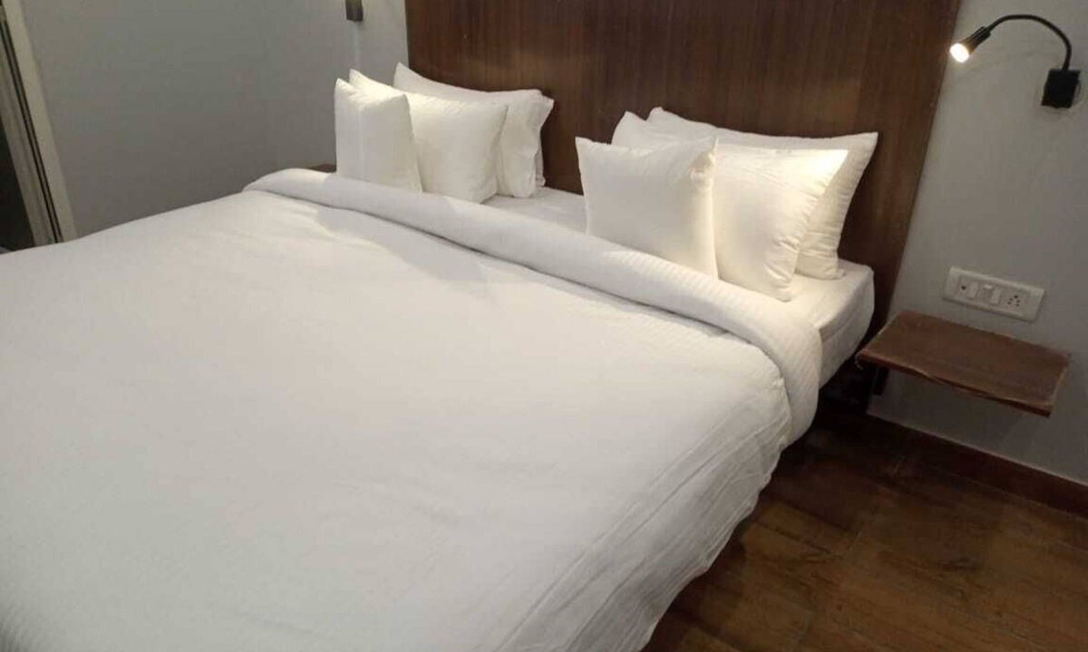 Indirapuram Hotel | Golden Frame Hotel