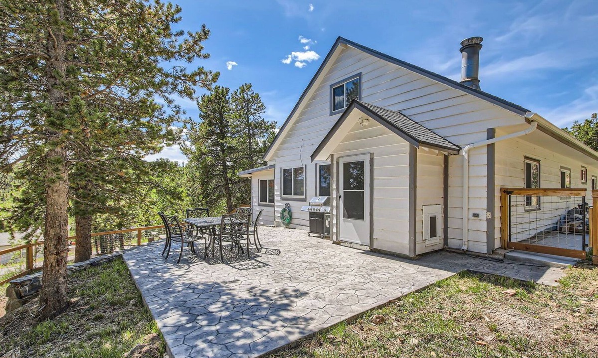 Black Hawk House | Golden Gate Getaway - 4-Bed, 2-Bath Mountain Home