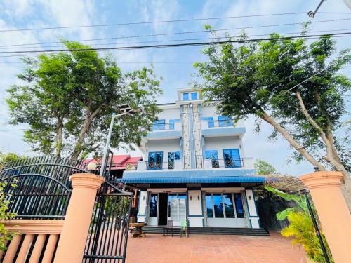 Kampot Hostel | Golden Lady Hostel