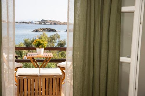 Vissa House | Golden Palm Tree Maisonette