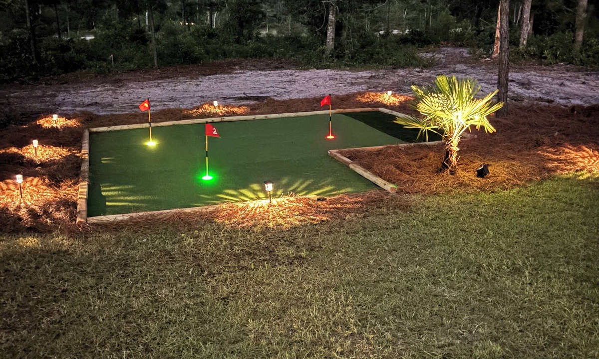 Shallotte House | Golf + Beach stay w/private putting green!