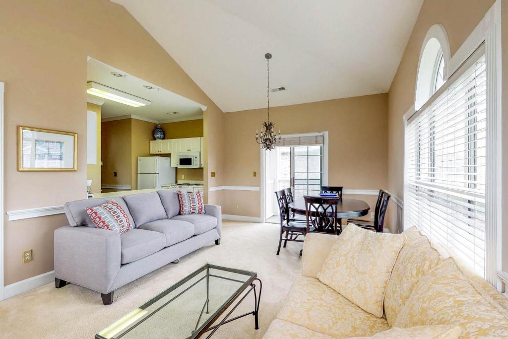 Central Myrtle Beach Apartment | Golf & Beach Time