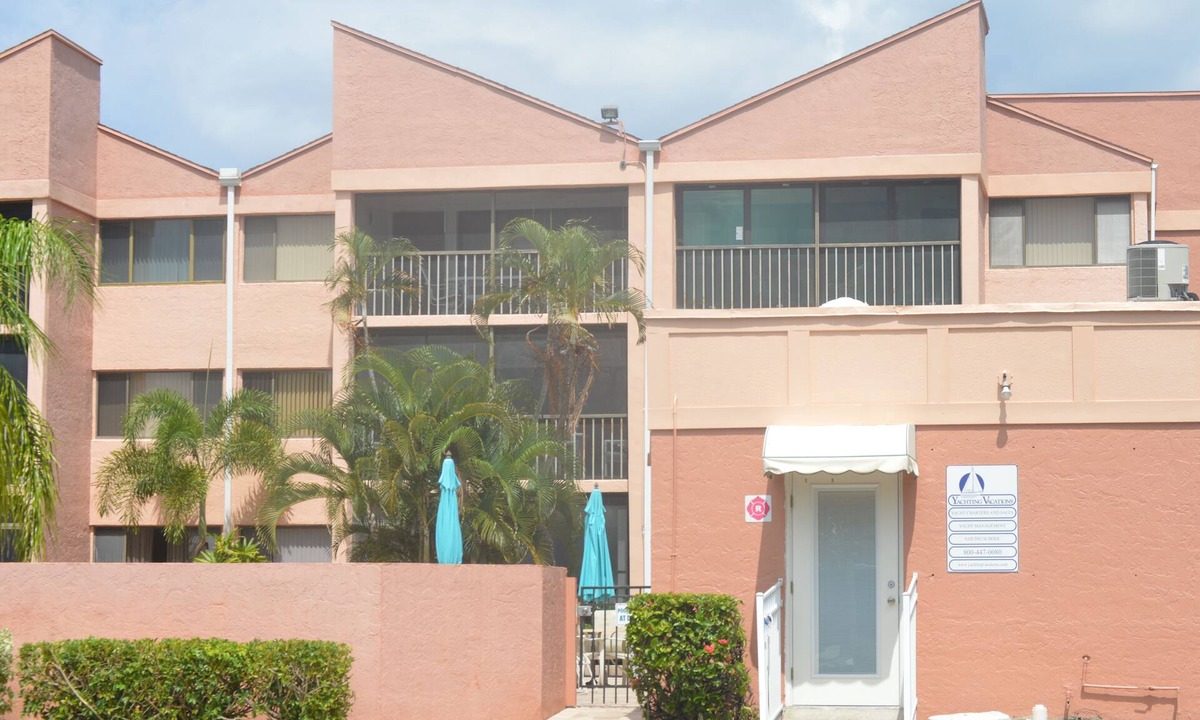 Burnt Store Marina Condo | GOLF BOATING BIKING