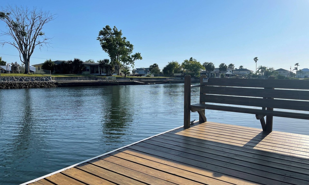 Spring Hill House | GOLF CART INCLUDED - KAYAKS & GAME ROOM. BRING YOUR BOAT OR JETSKIS