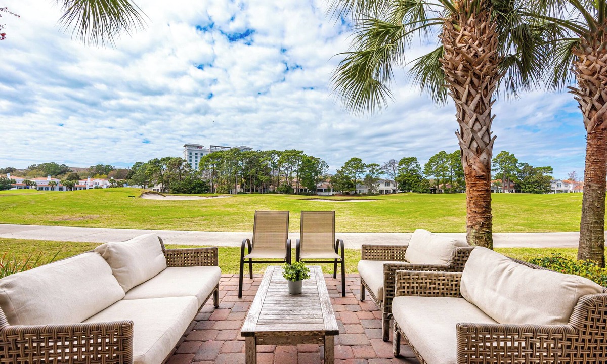 Villa Lago House | Golf Carts ~ Patio ~ Balcony ~ Community Pool