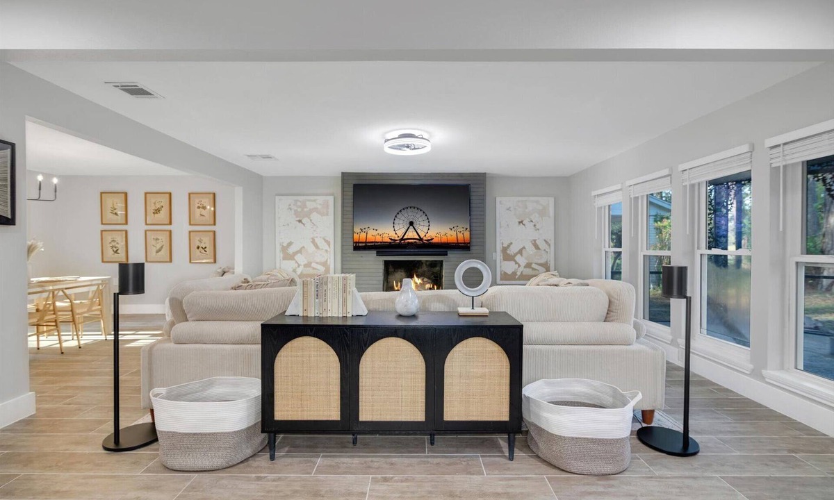 Conroe House | Golf Course Mansion-Pool-Massive TVs-Sonos surround sound-Sleeps 16+