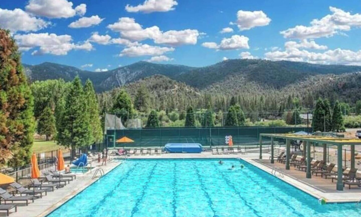 Pine Mountain Club House | Golf Course -Pickleball -Tennis Courts-Community Pool-Sleeps 6