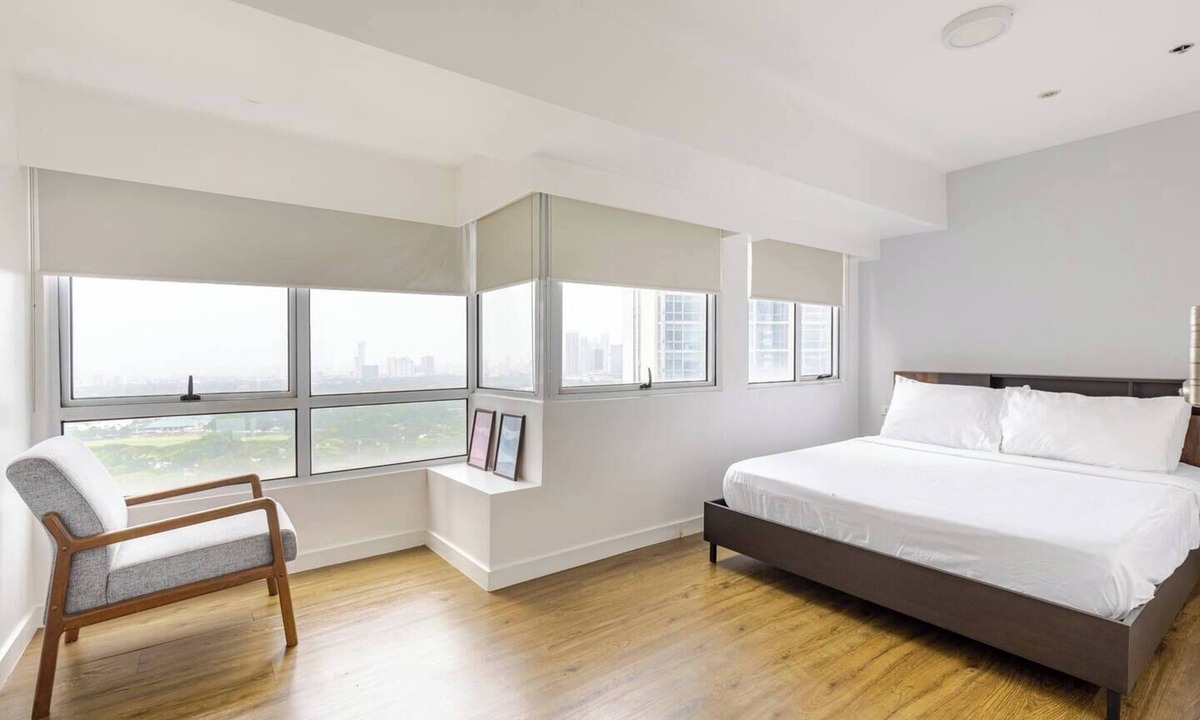 Bonifacio Global City Condo | Golf Course View 2 Bedroom Serviced Condo in Central BGC! NEAR AIRPORT 48sqm