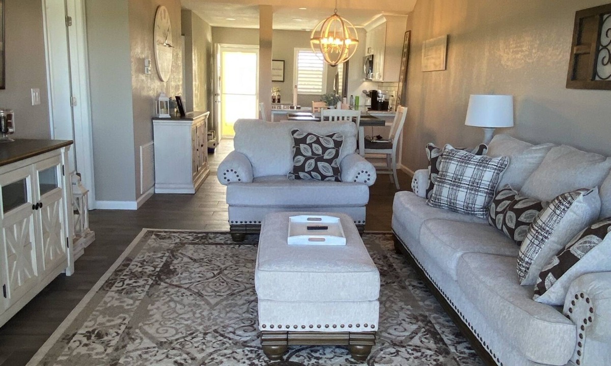 Plantation Condo | Golf Course Views-min from Wellen Park and beaches!