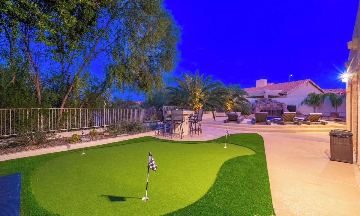 Red Mountain Ranch Apartment | Golf CourseHeated PoolGame RoomPutting Green
