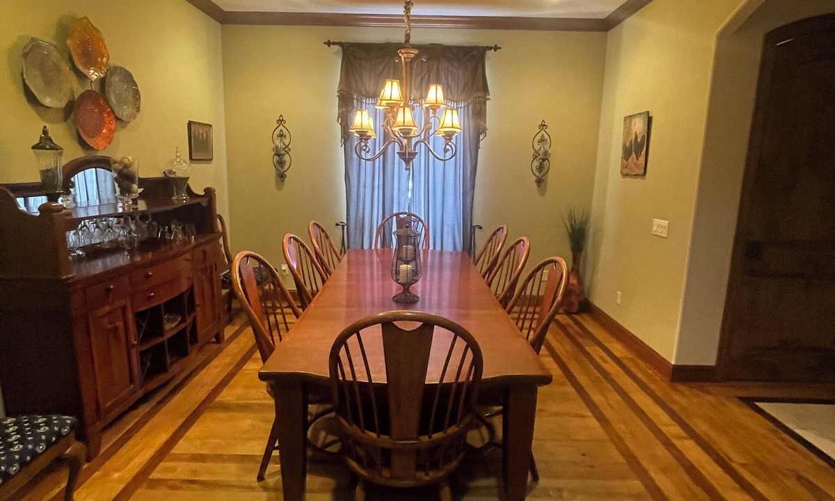 Brookline Station House | Golf Getaway-Large Families Welcome! Only 10 minutes from the Airport!