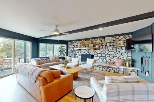 Show Low House | Golf, Hike & More! Sprawling Retreat in Show Low