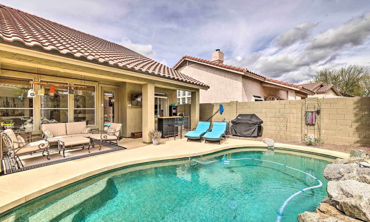 Tatum Ranch House | Golf & Unwind Poolside: Cave Creek Group Retreat!