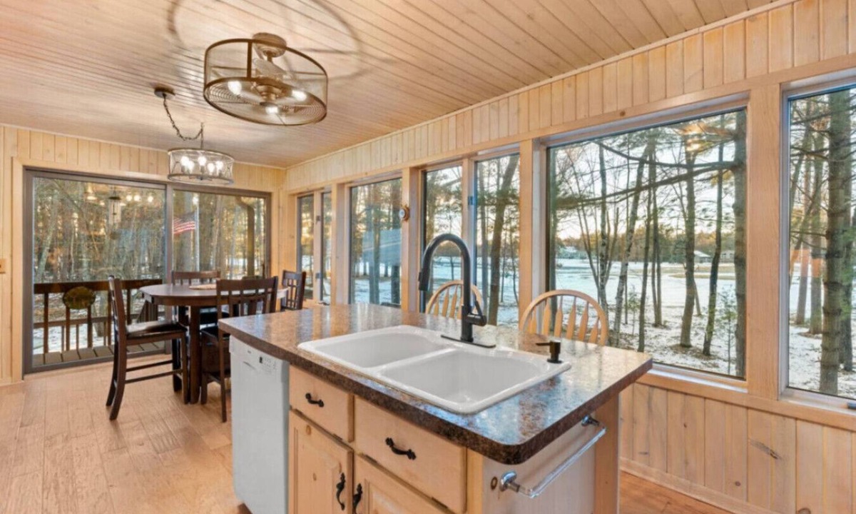 Danbury House | Golf UTV 4 Kings in Voyager Village on airstrip