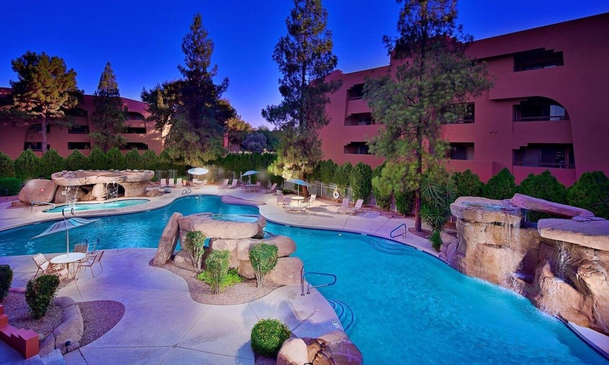 Paradise Valley Village Condo | Golf villa, views, walk to restaurants, shopping