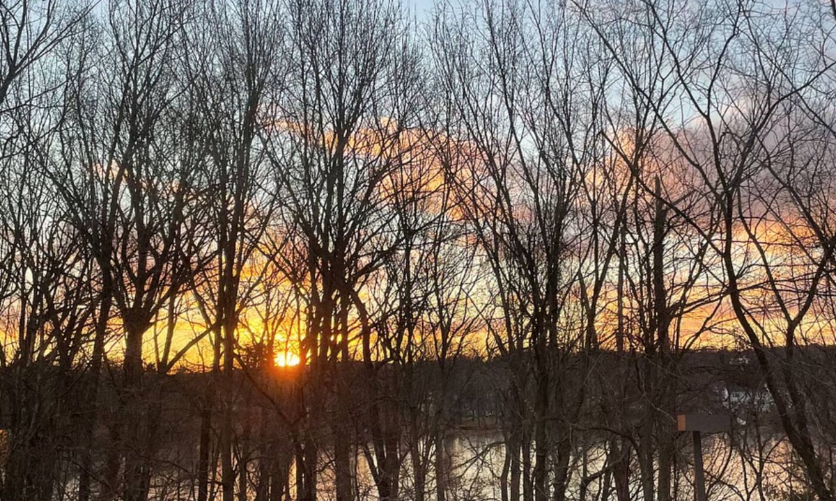 Waterbury Condo | Golfing, Lake View 2-Br, 1.5 Ba condo in Waterbury with fireplace, AC and Garage