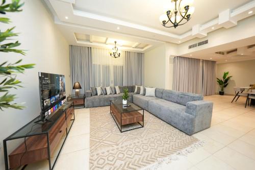 Al Hamra Village Villa | Golfside Villa with a Garden-Set Gazebo