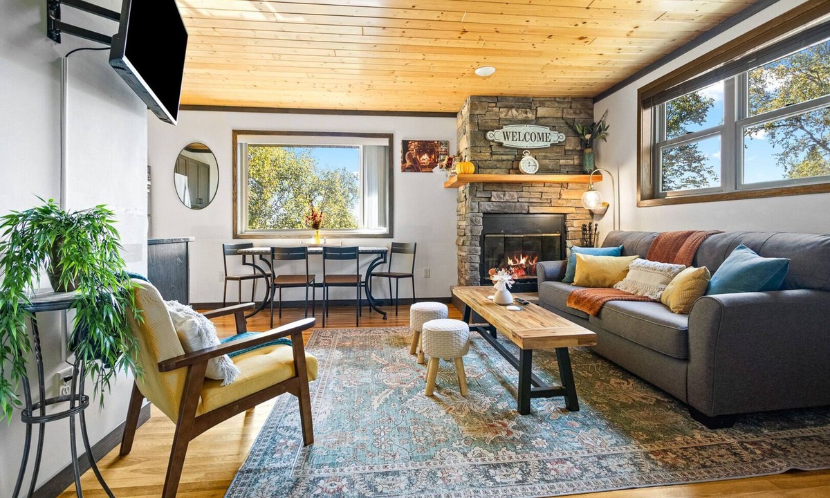 Two Harbors Apartment | Gooseberry Trailside Suites | French River Suite