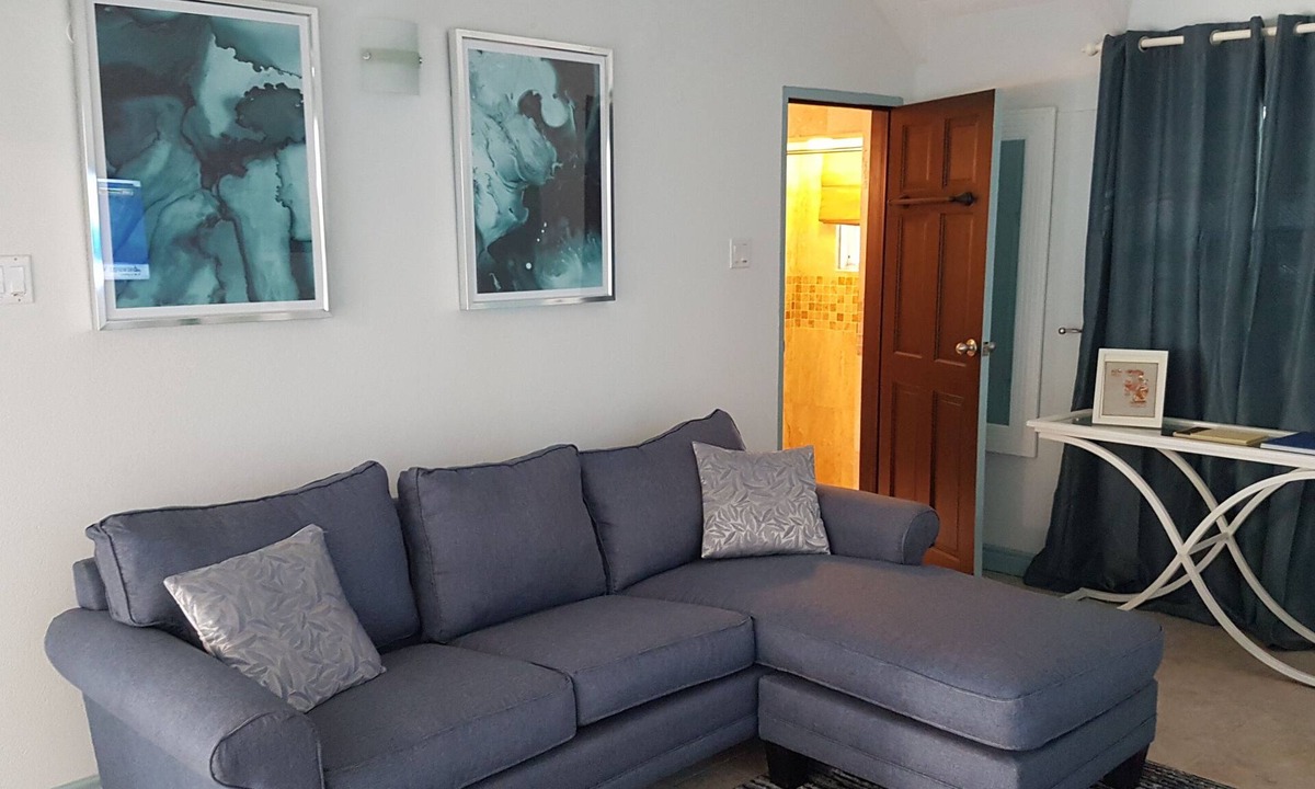 Lascelles Villa | Gorgeous 2 bdr Fully AC Villa near Beaches in heart of Holetown Barbados