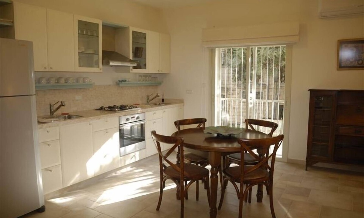 Nachlaot Apartment | Gorgeous 2 Bedroom Kosher Apt. in Nachlaot, Adjacent to Town