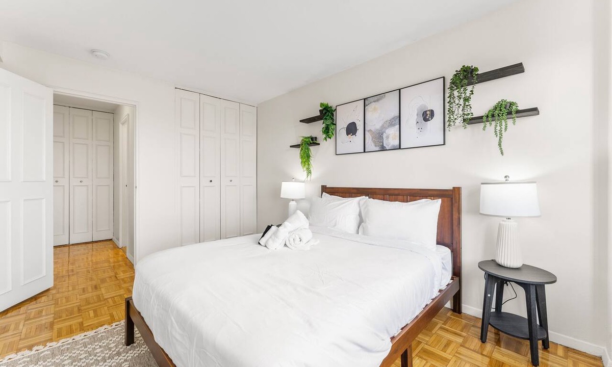 North Brookline Apartment | Gorgeous 2bd/1.5ba Next to BU zpjh