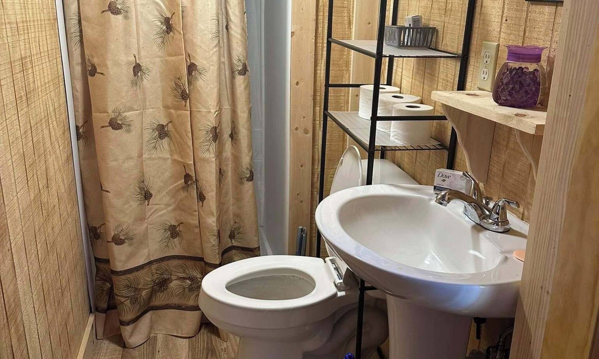 Isaban Cabin | Gorgeous 3-bedroom cabin with AC in peaceful Isaban