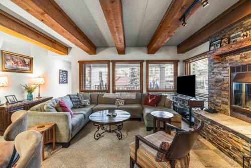 Crested Butte House | Gorgeous 3 king bed 3 full bath mountainside condo