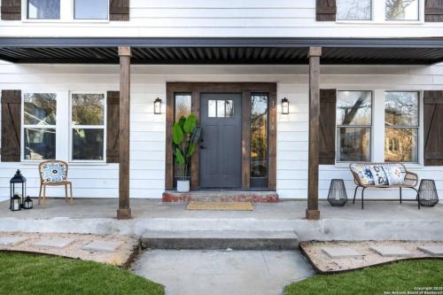 Jefferson House | Gorgeous 6BR Sleeps 18 w Hot Tub