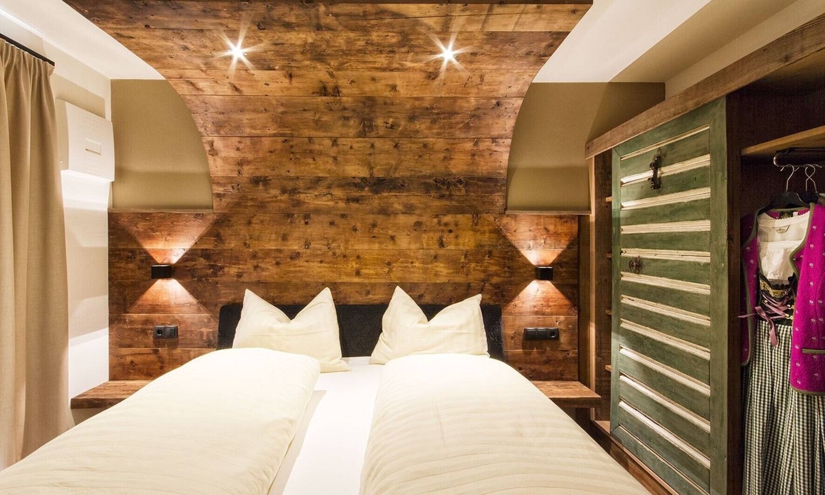 Selva di Val Gardena Apartment | Gorgeous Apartment Close to Ski Lifts with Wi-Fi, Parking and Garden