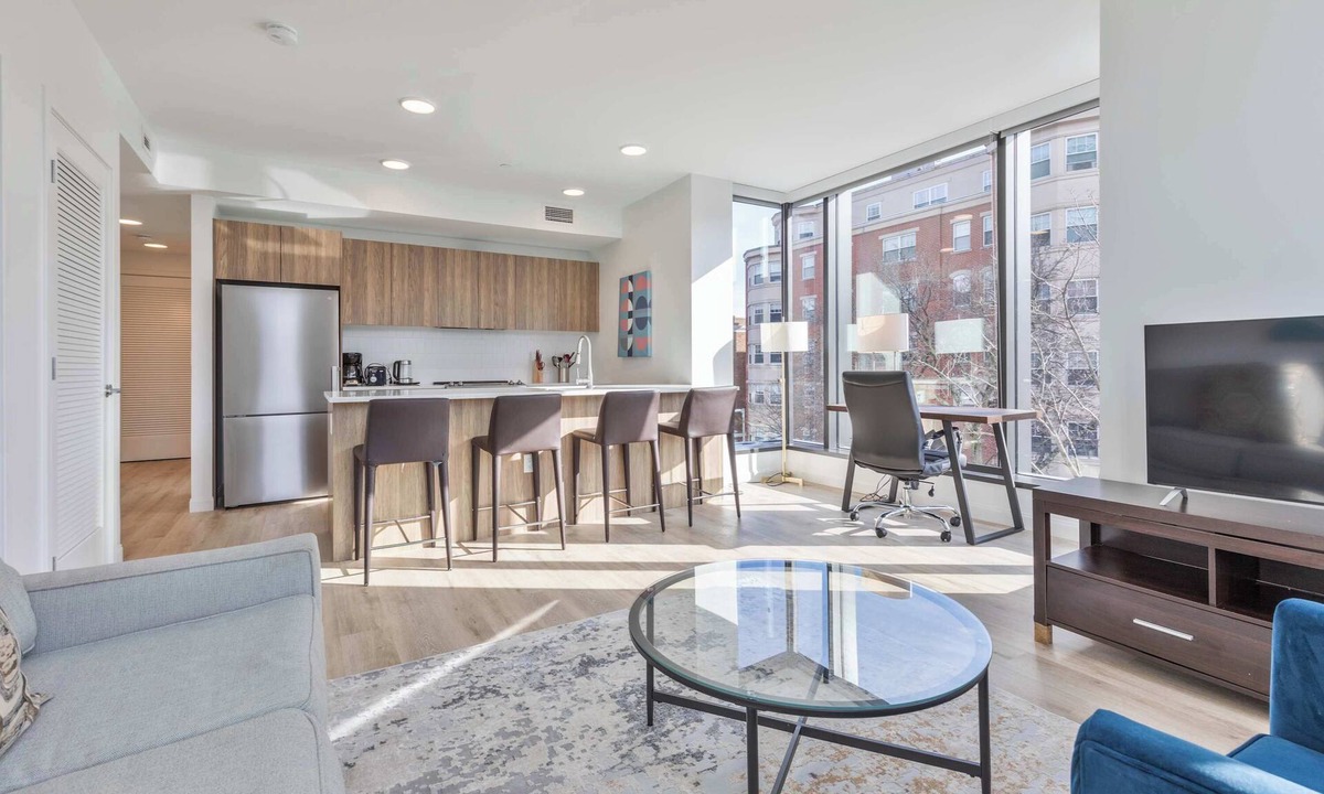 Fenway–Kenmore Apartment | Gorgeous Apt with Kitchen
