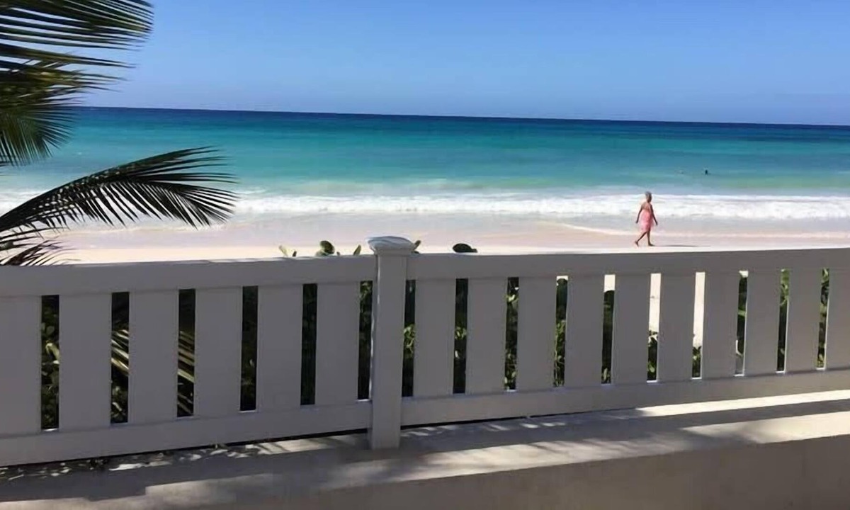 Gall Hill Villa | Gorgeous Beachfront Villa