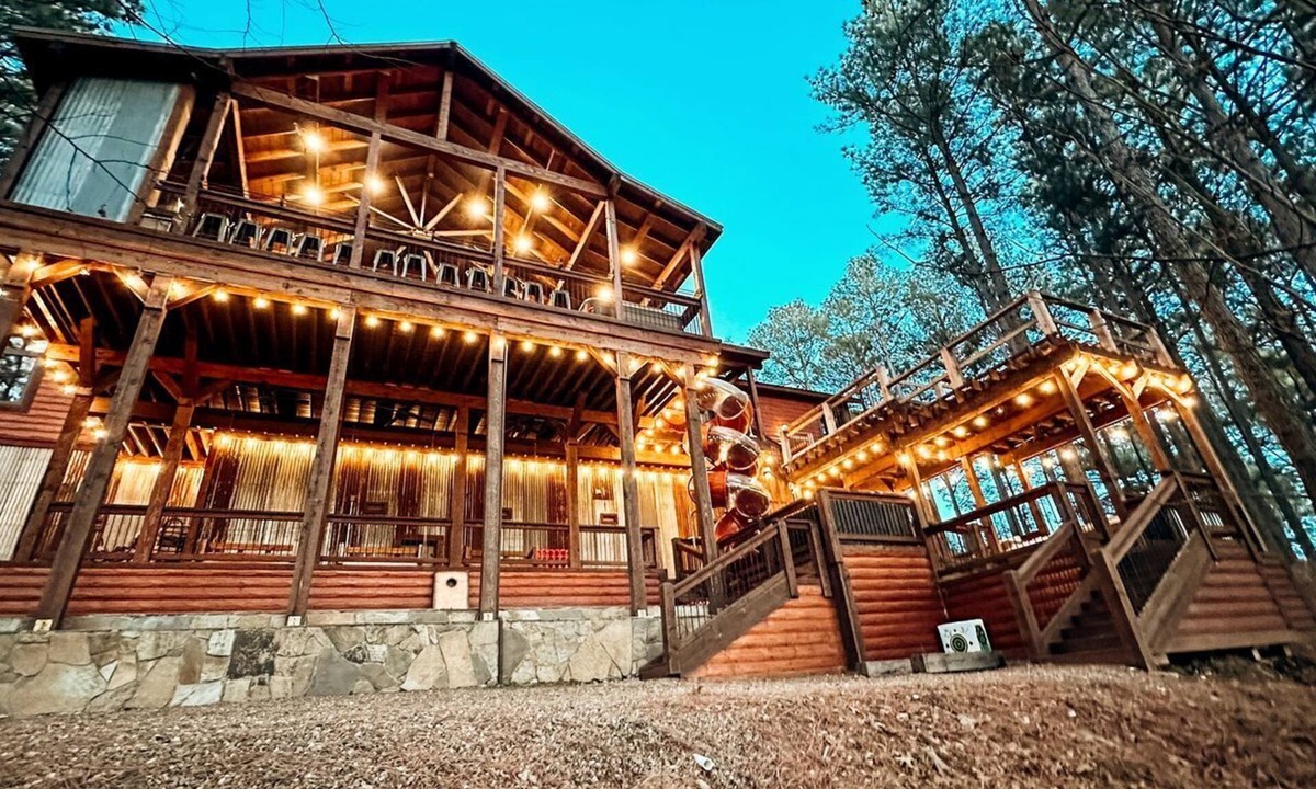 Broken Bow Cabin | Gorgeous Cabin with Sauna and Hot-tub in Broken Bow, Oklahoma
