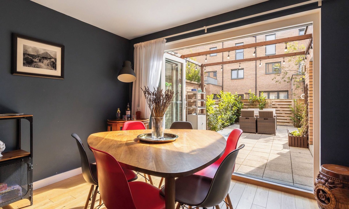Edinburgh House | Gorgeous central 3 bed house - free parking & garden (15 min walk to Royal Mile)