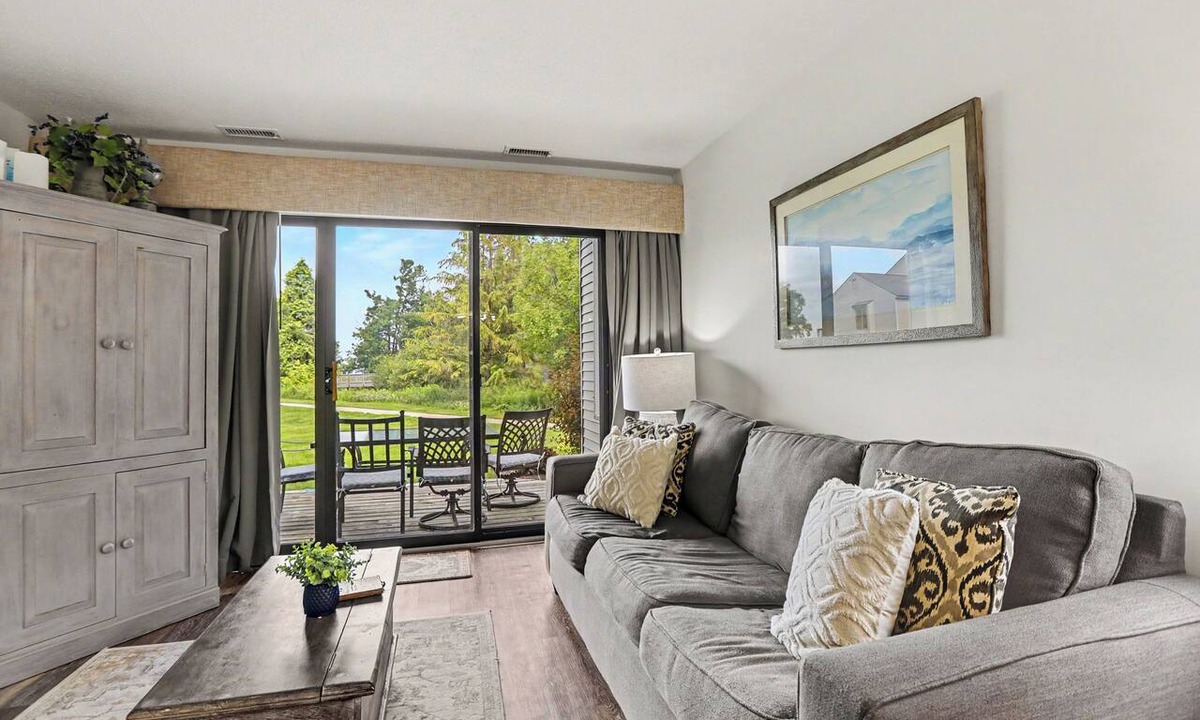 Acme Condo | 🏖️ Gorgeous Chic Beach Front Condo ➠ 5593