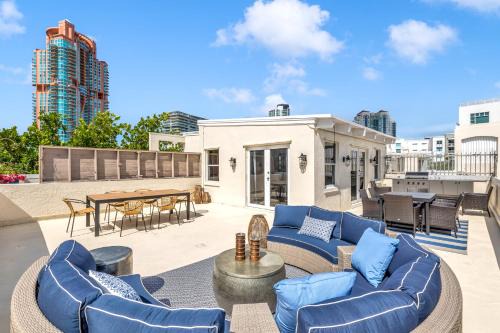 South of Fifth Apartment | Gorgeous coastal PH with Large Private Terrace