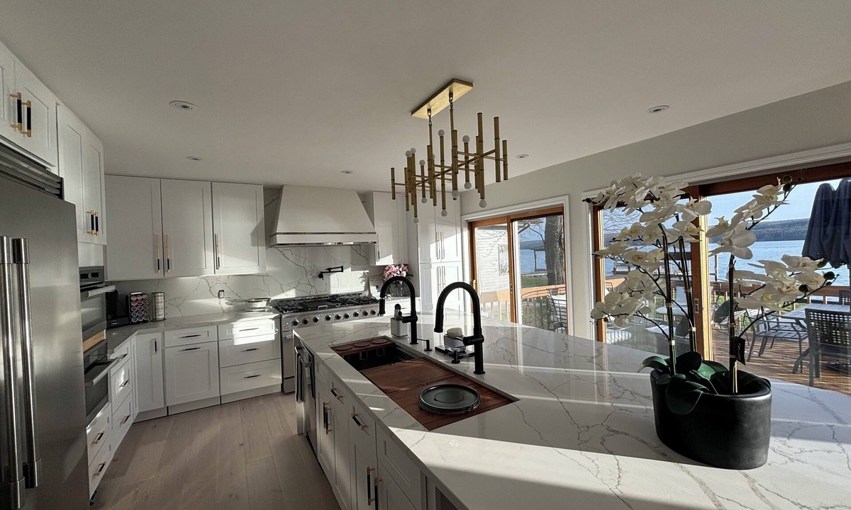 Lansing House | Gorgeous Completely Renovated Lakehouse, directly on lake. 20 mins to Cornell