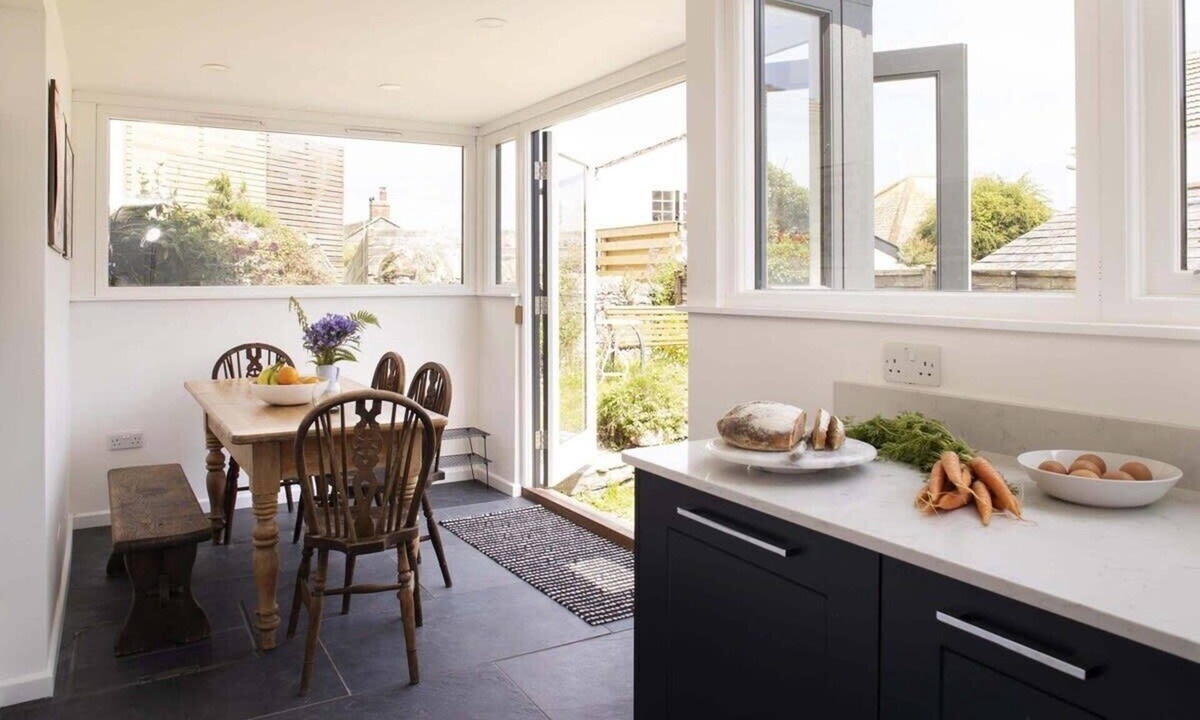 Gorran Haven House | Gorgeous Cottage, Parking, Short Walk to Beach