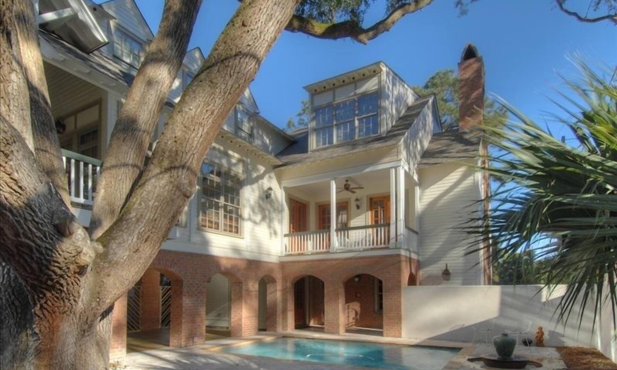 East Beach House | Gorgeous Custom Home, 7 BR, 2 porches, steps to beach, heated pool, elevator