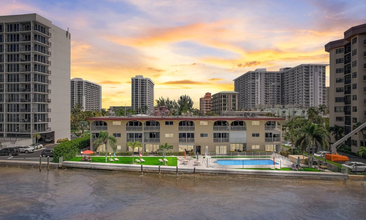 Pompano Beach Condo | Gorgeous direct Intracoastal views in the heart of Pompano Beach