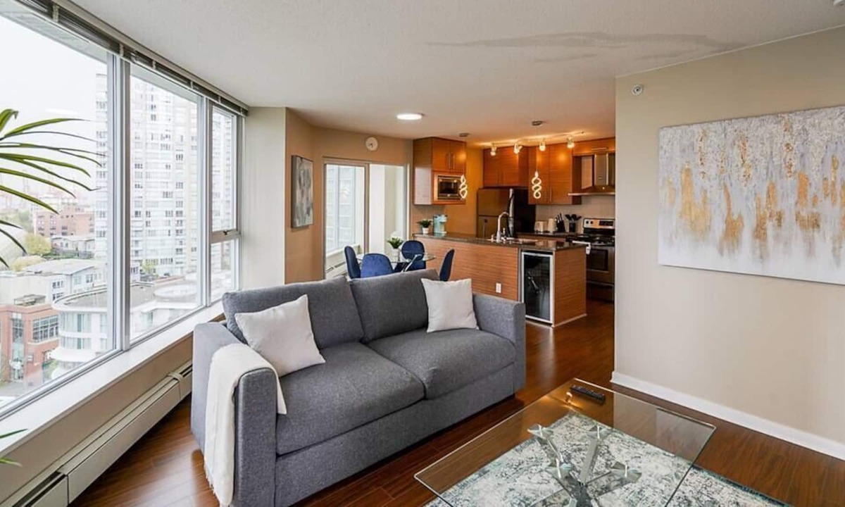 Crosstown Apartment | Gorgeous Downtown Unit with City Views